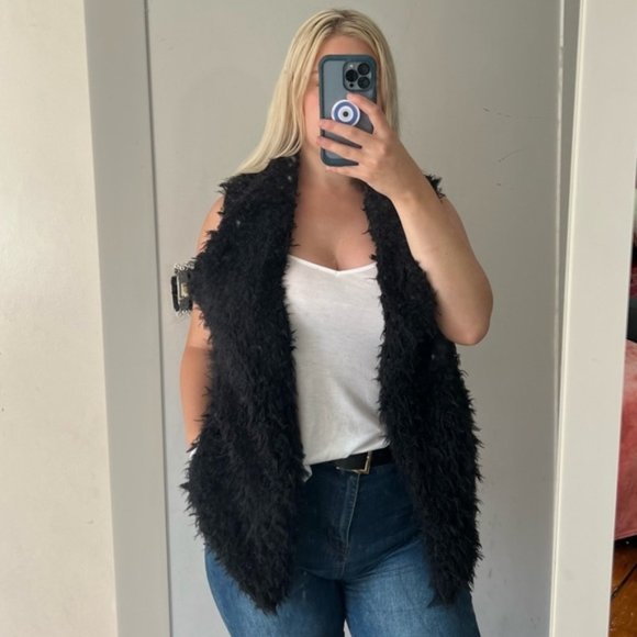 Black Fur Vest NWOT SZ MEDIUM - Picture 1 of 3